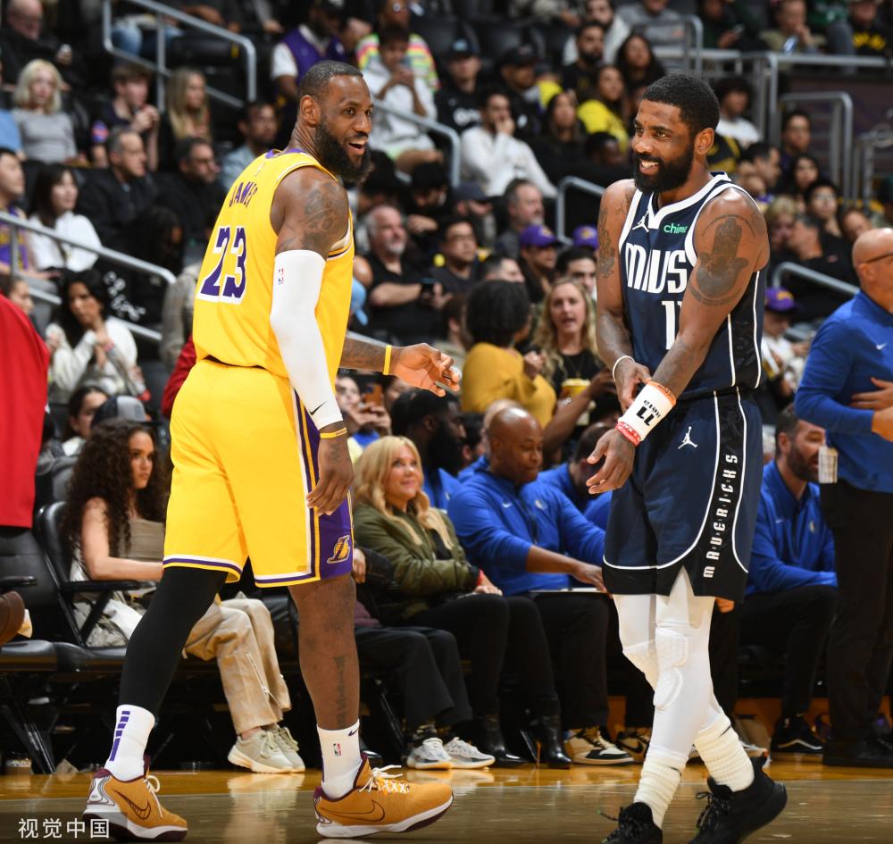 周琦术后动态公布！陪儿子打室外球场，基本坐着，预计八强复出！.